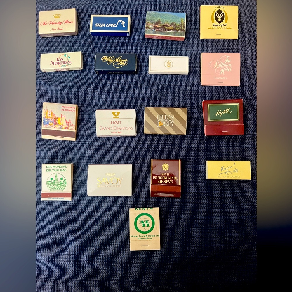 Lot of hotel themed matchbooks/boxes